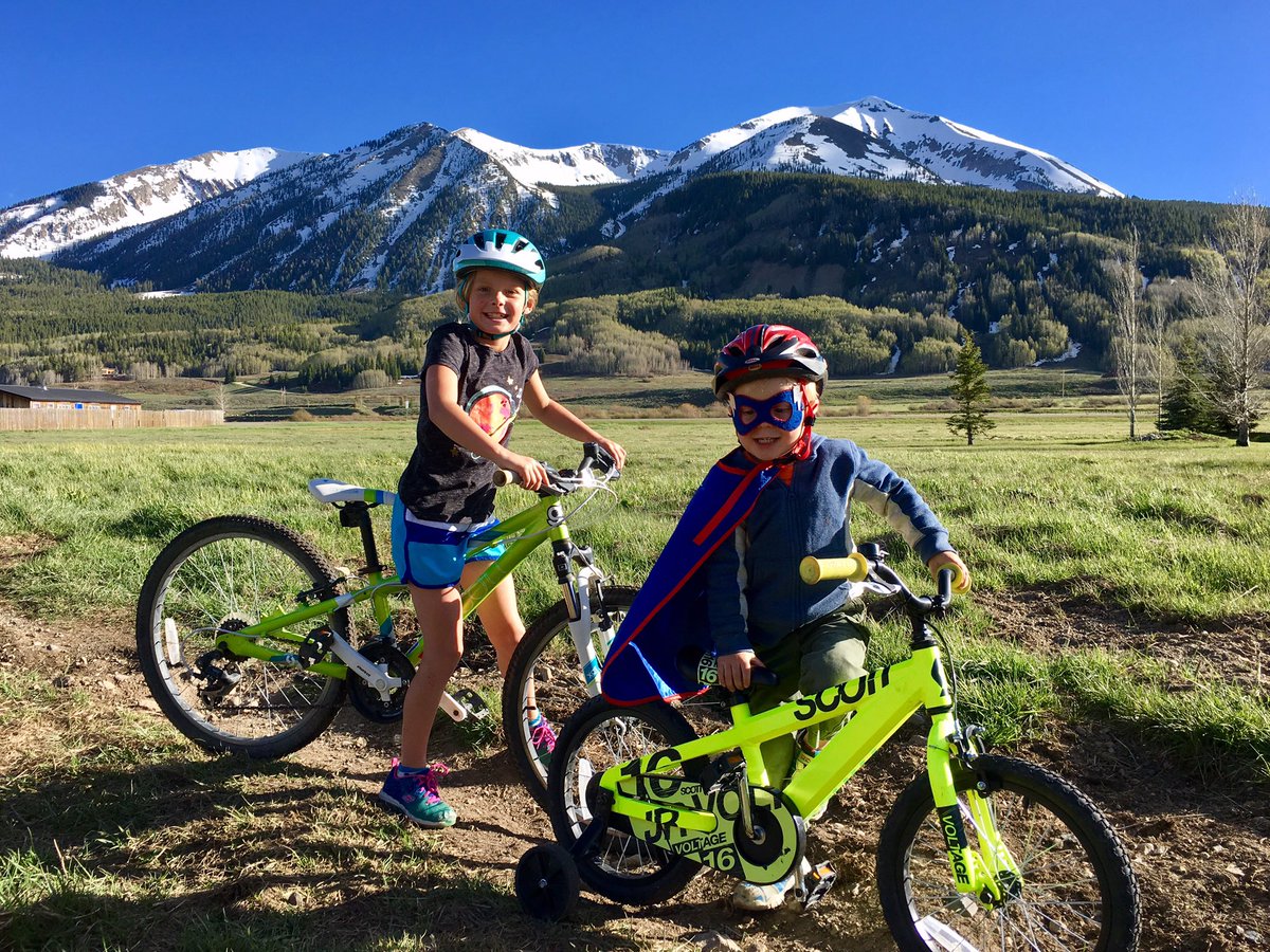 BrianBarker's tweet photo. These guys make my heart sing. Last evening ride in Riverbend before our move to CB South. #heaven #CrestedButte https://t.co/nM64ZwfuqZ