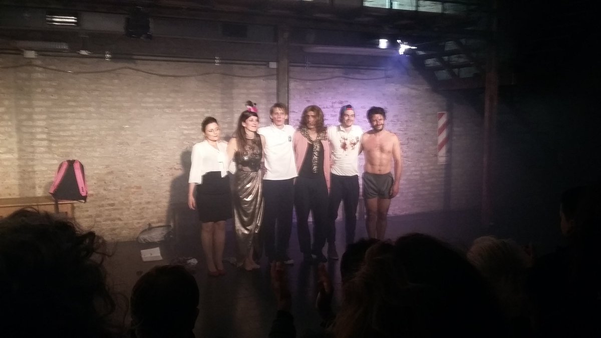 HERMOSA obra Los ojos de ana. Le  quedan solo dos viernes. Felicitaciones a todos!!  <a href="/paulamarull/">Paula Marull</a> <a href="/MMarull/">María Marull</a> <a href="/ADaulte/">Agustín Daulte</a> <a href="/FedeBuso/">Federico Buso</a> <a href="/caroalfonso1/">Carolina Alfonso</a>