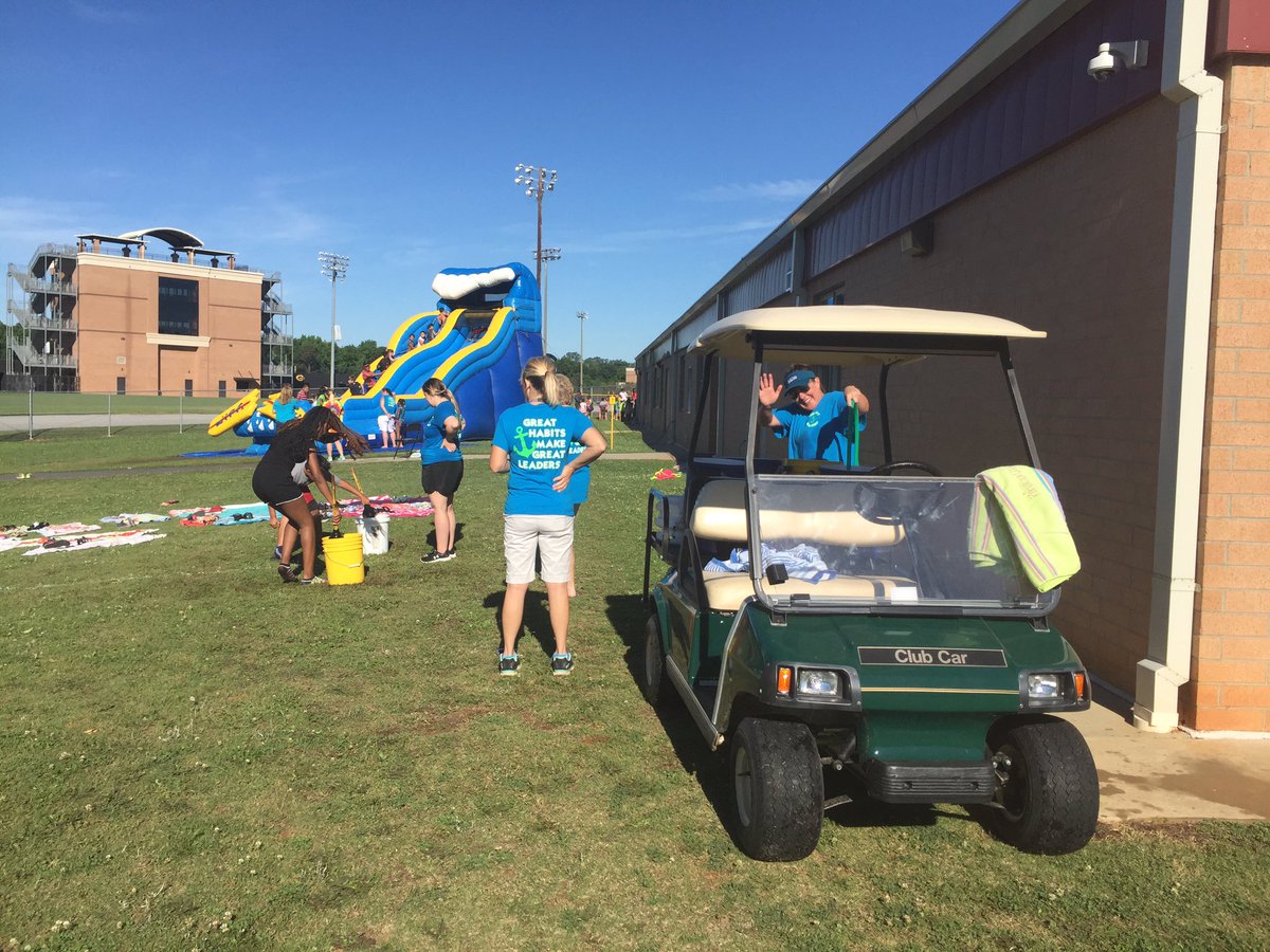 MillerjJanette's tweet photo. Fabulous Field Day Fun @pinecrestpride #gwd50 https://t.co/VrBUvuZNIv