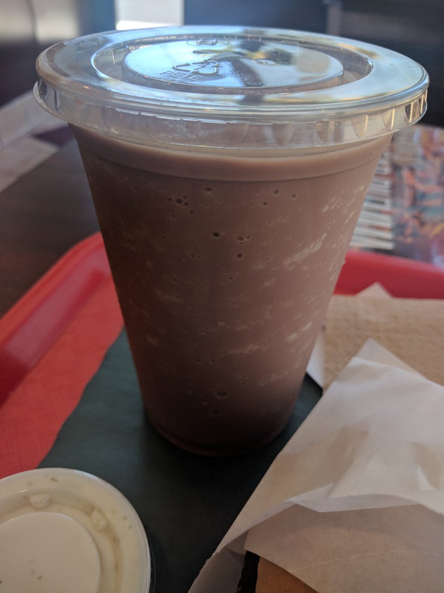 ArielaRojay's tweet photo. Fangirling already over #Vegeway - it's like a vegan In N Out, but you wouldn't even notice. #notvegan #veganvegas https://t.co/UAklqNY682