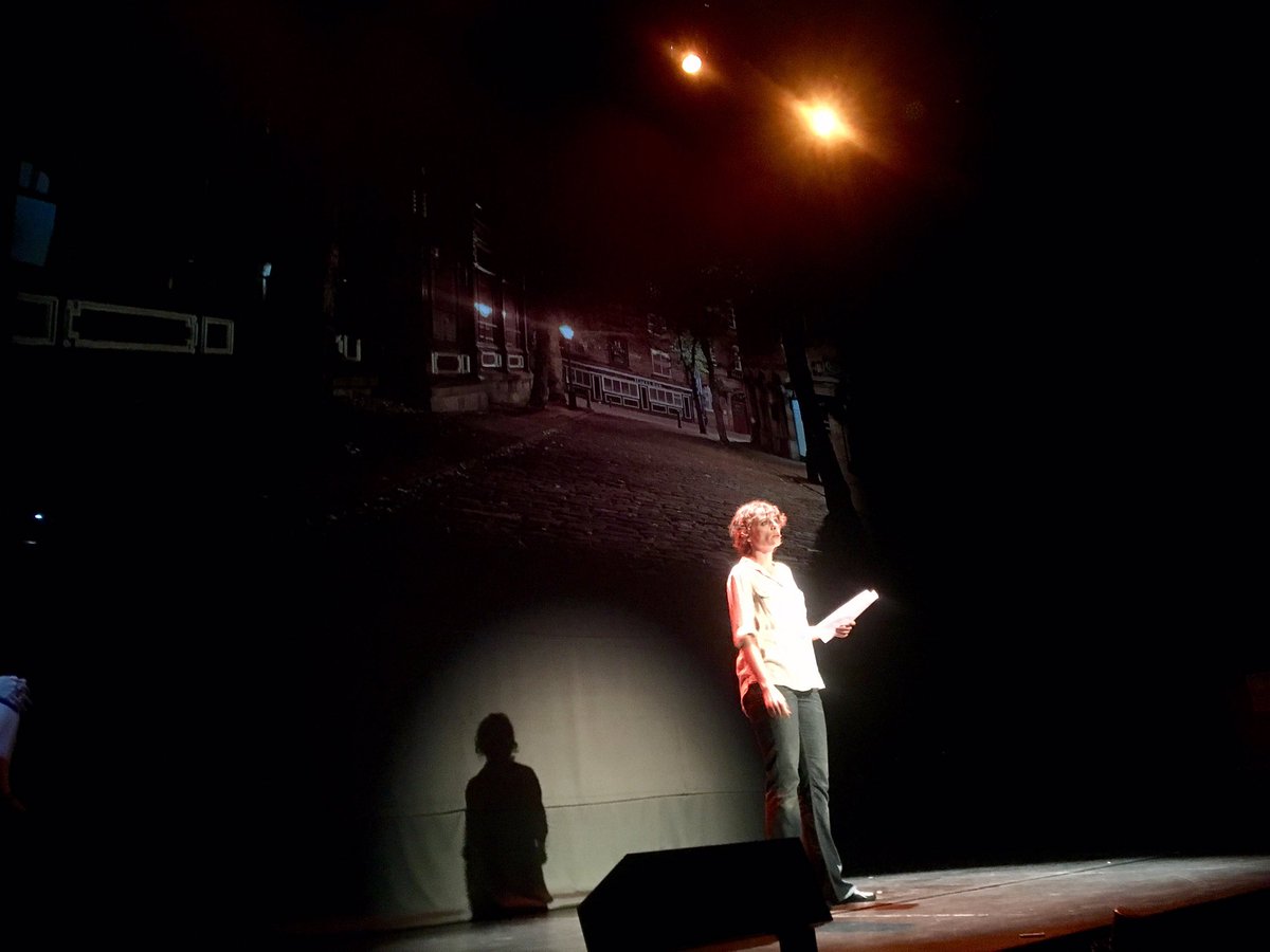 La soledad nos abruma y <a href="/evahiguerass/">Eva Higueras</a> nos relata que tenemos que aprender de #LaPared 
#MaratónDeMonólogos