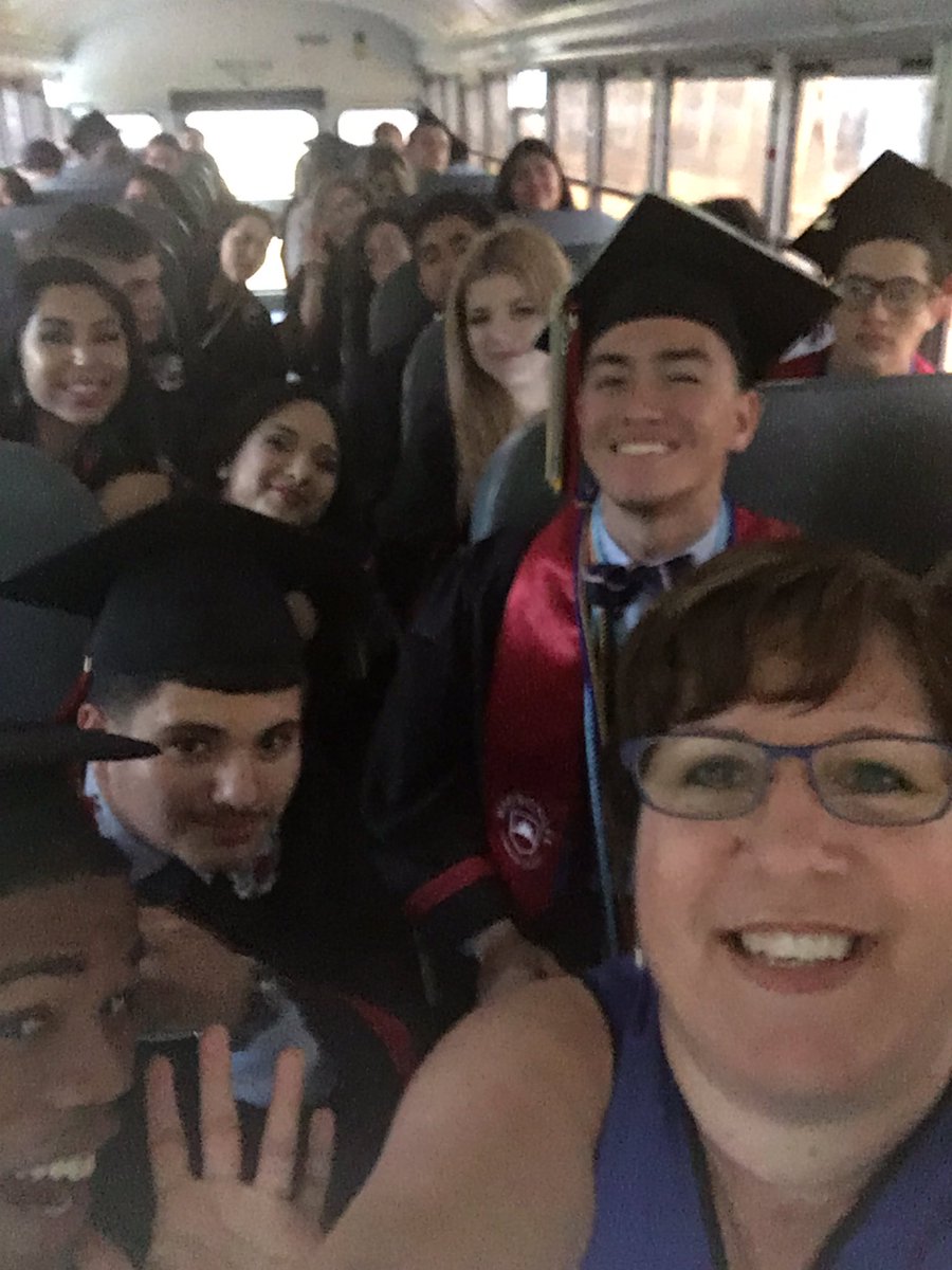 EAHSEdRising's tweet photo. #EAClassof2017 https://t.co/DeeOxk0s9G