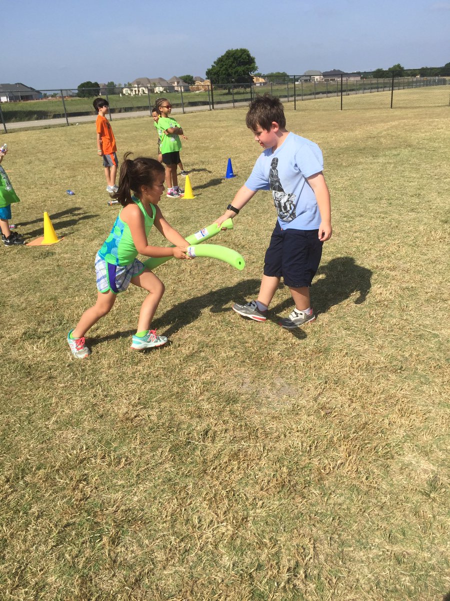 BlazerRecord's tweet photo. Best Field Day Ever!!! @BolinElementary  @BlazerPalm #returnofthejedi https://t.co/CIxwzzwgXe