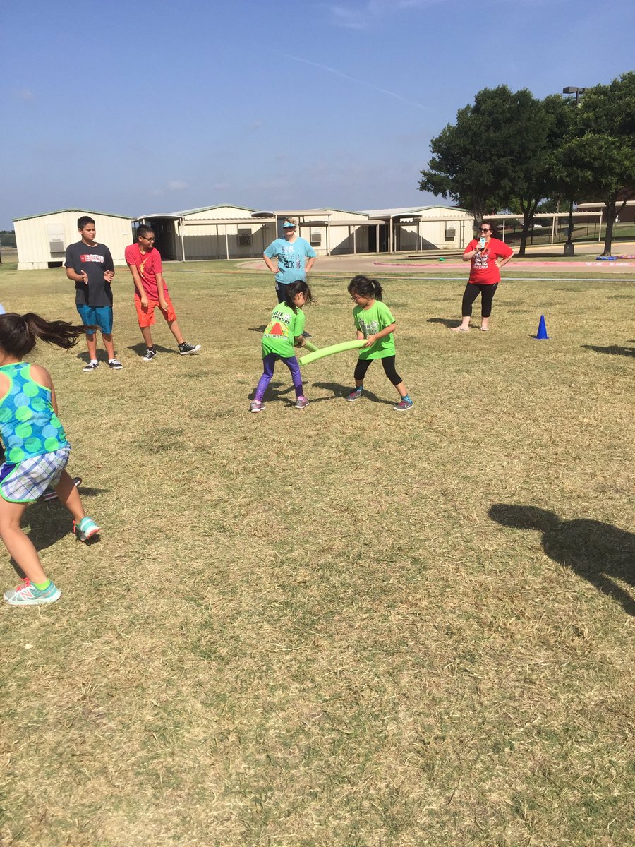 BlazerRecord's tweet photo. Best Field Day Ever!!! @BolinElementary  @BlazerPalm #returnofthejedi https://t.co/CIxwzzwgXe