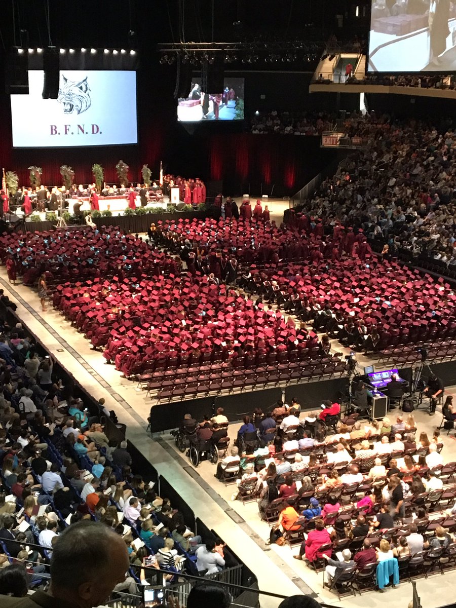 eric_oneacre's tweet photo. Congrats to the graduating class 2017! https://t.co/Ch98W0u70f