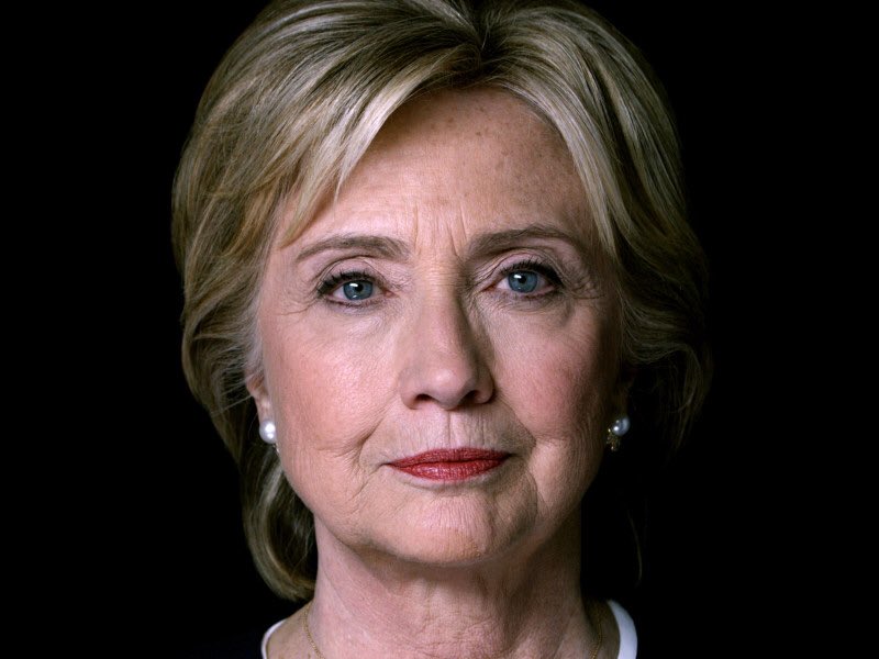 VABVOX's tweet photo. "There is a full fledged assault on truth and reason." @HillaryClinton on 26 May 2017 #WellesleyCommencement https://t.co/OYplMBXXho
