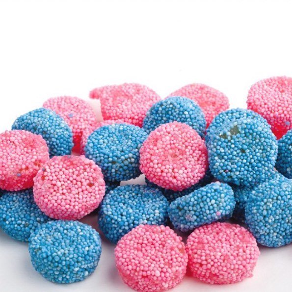 Chewbz's tweet photo. Happy Bank Holiday everyone!! #iotd #retrosweets #childhoodmemories #sweets https://t.co/WY4D3H40dN https://t.co/pgmFfJNoDa