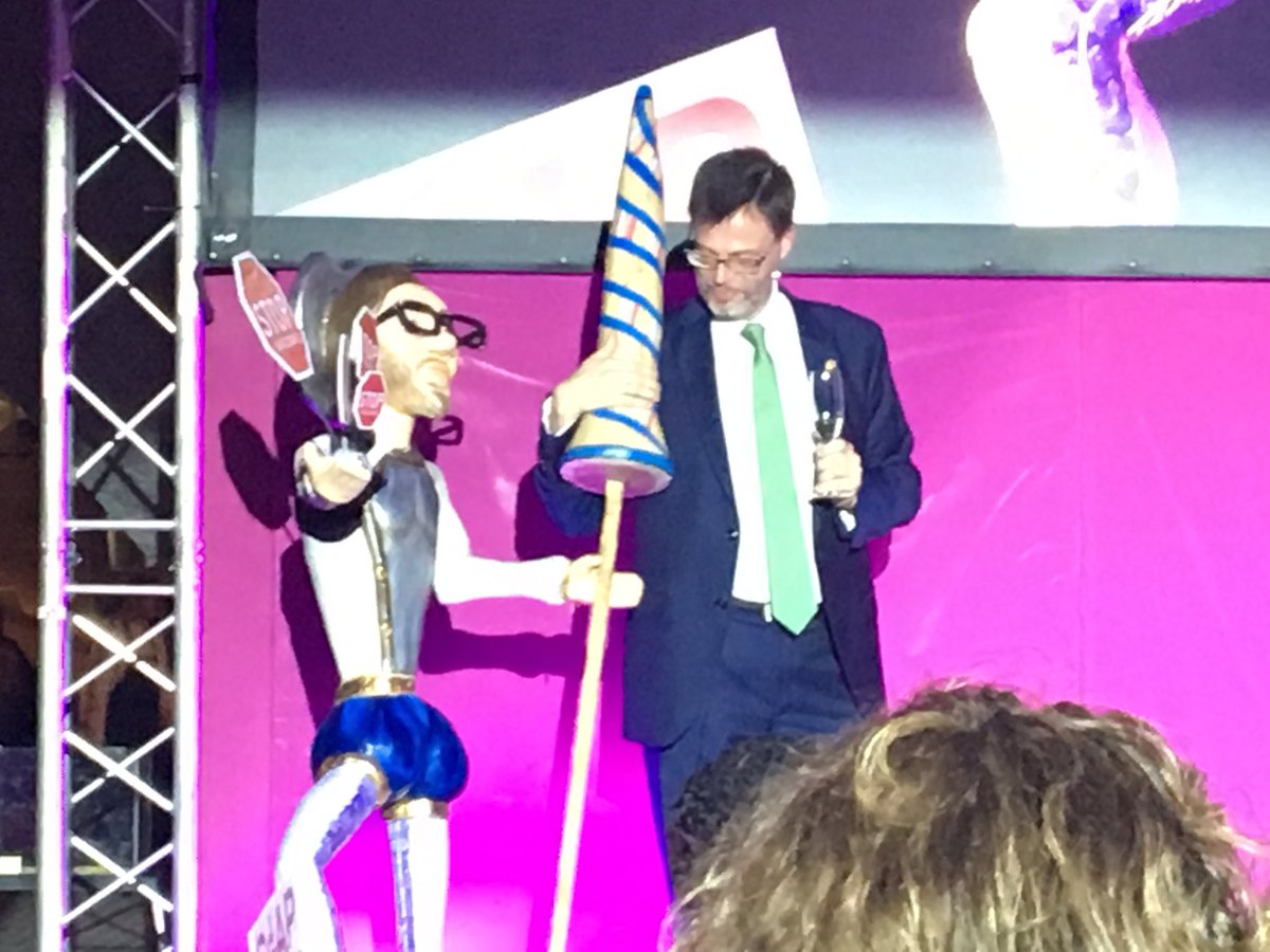 lara_pijuan's tweet image. Despedida de presidente de @SEAP_IAP @EnriquedeAlava #SEAP2017V #IWantYouForSEAP