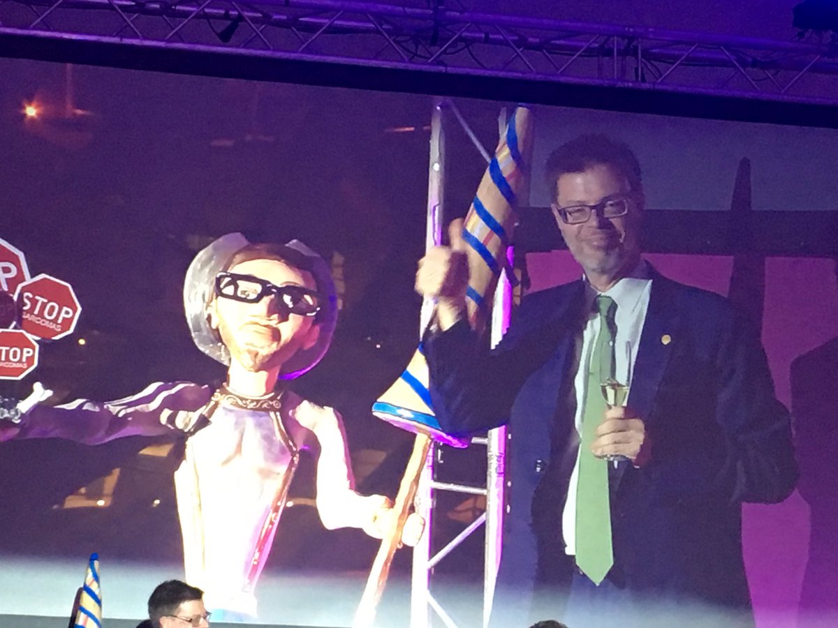 lara_pijuan's tweet image. Despedida de presidente de @SEAP_IAP @EnriquedeAlava #SEAP2017V #IWantYouForSEAP