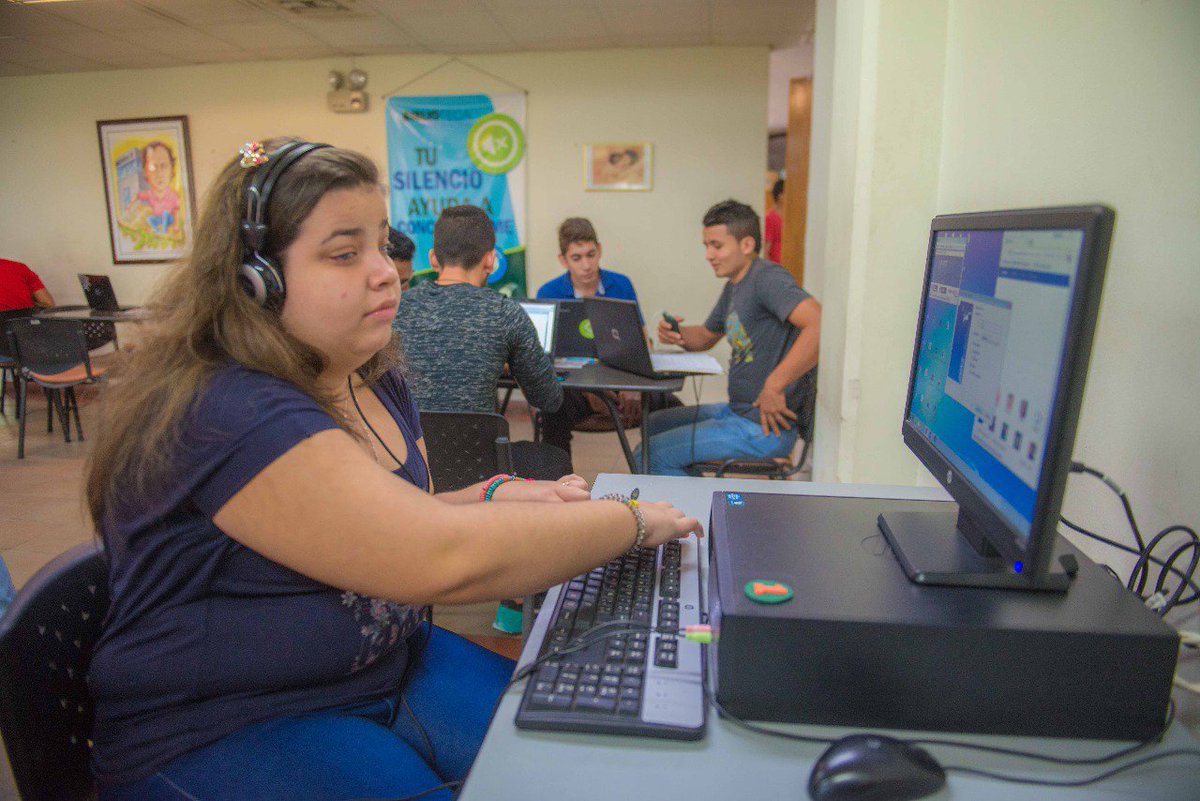 pverasalazar's tweet photo. Ya están disponibles los nuevos computadores para uso de estudiantes con capacidad diferencial de aprendizaje #MásInclusión https://t.co/TC2F9OO3On
