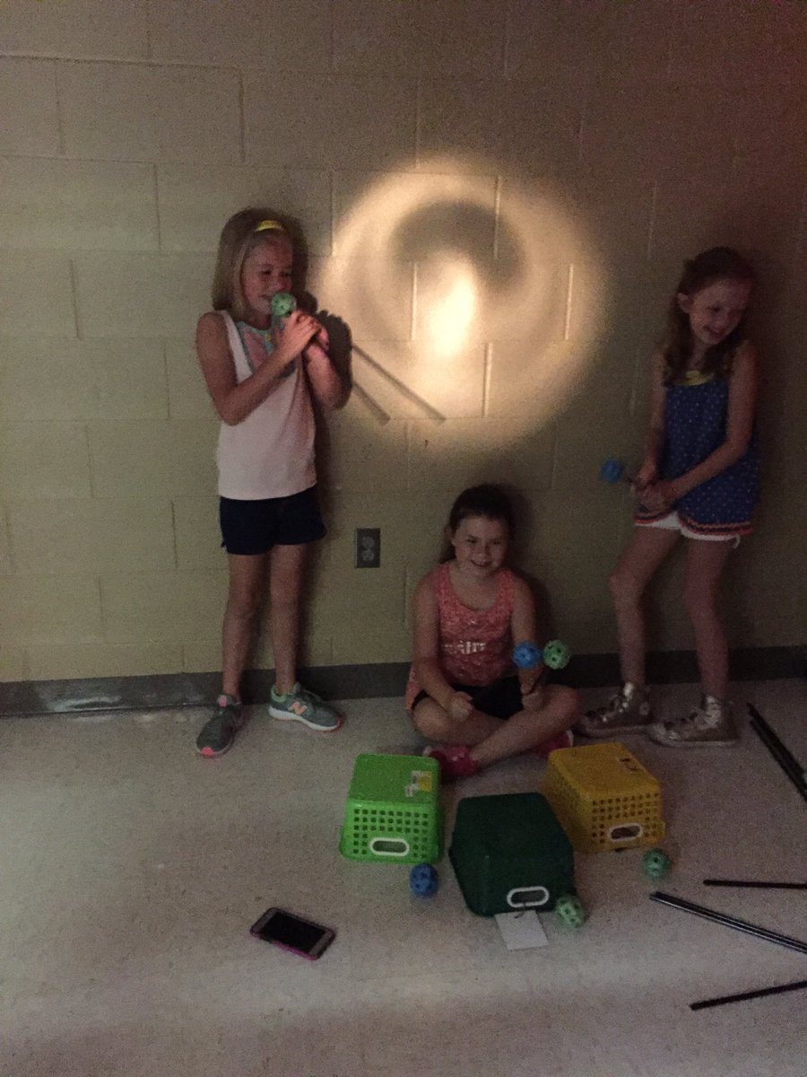 MrsWtech's tweet photo. Today was so full of creativity! #LastDayOfSchool #bluffparkpanthers #makersgonnamake #singersgonnasing https://t.co/gvwxZOy0Fx