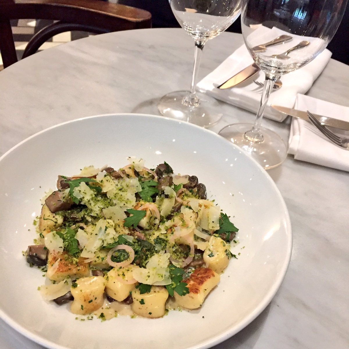 Halo & Co. tweet media