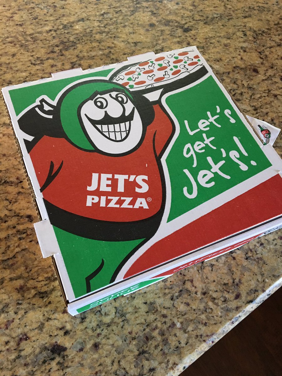 Scottahiller's tweet photo. Love me some Jet's but the 40min drive home with it is torture. #pizza #pineapplefree #country https://t.co/W5clKdEghM