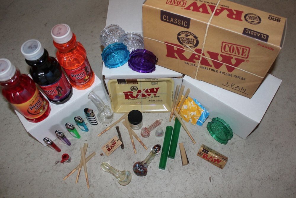 ASmokersSociety's tweet photo. each month we send out packages with essentials you need every month

sign up today and use code FIRST for 15% off - https://t.co/1URrmwlvXZ https://t.co/LWPQzU0cpa