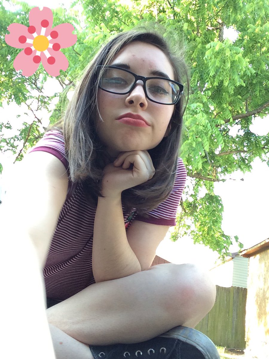 pinkiejse's tweet photo. fuck barbie 🌸 https://t.co/7m7w15moco