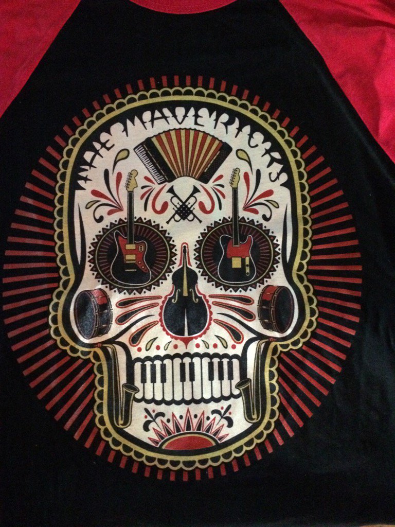sarahruizchavez's tweet image. My new badass MAVERICKS shirt! Check it out - all instruments integrated👏🏼 #badassdesign #mavericks #knuckleheads