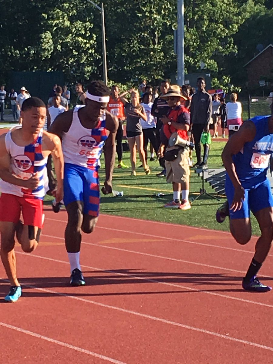 MHdataQ's tweet photo. Exciting times at Robinson for @TCWTitanTrack Beautiful weather for running. Go @TCWTitans https://t.co/8kApHJyLrA