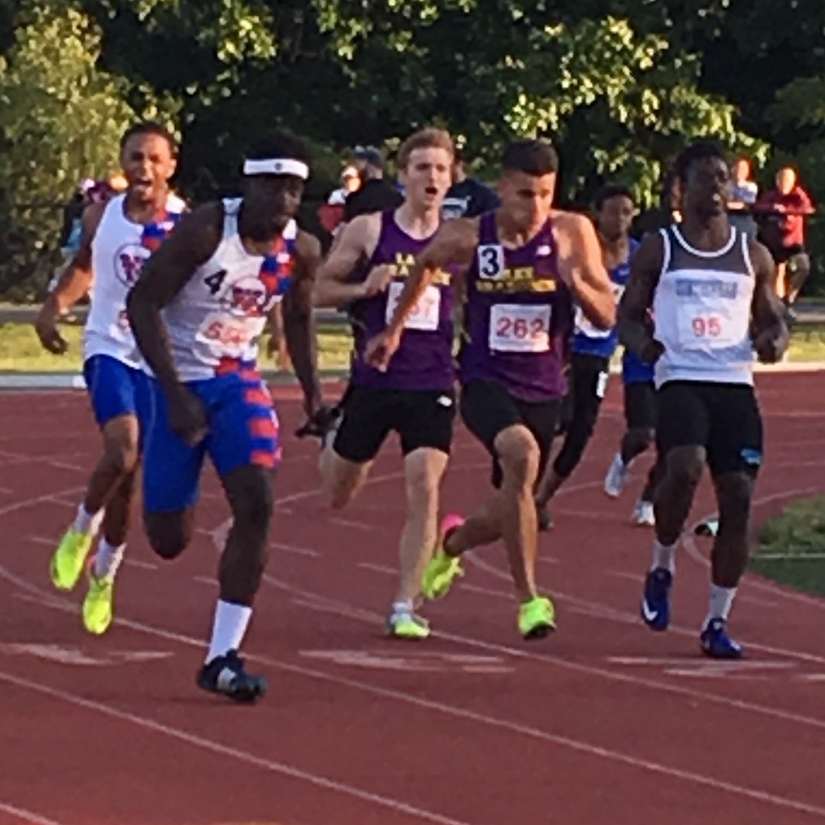 MHdataQ's tweet photo. Exciting times at Robinson for @TCWTitanTrack Beautiful weather for running. Go @TCWTitans https://t.co/8kApHJyLrA