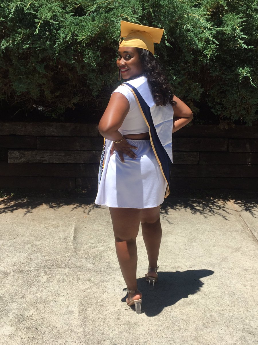 _allyyyn's tweet photo. Officially a high school graduate! π #classof2017 #SWDAlumni https://t.co/ZyK4T7TLy2