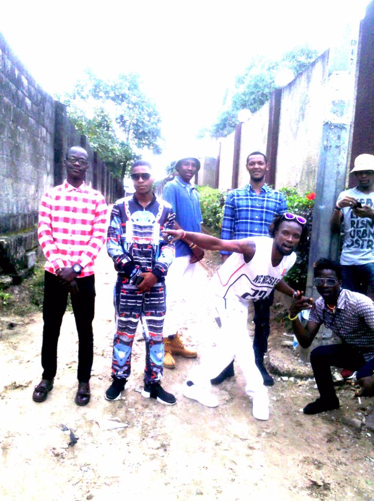 KingflowBoy's tweet photo. Ce lui le rappeur le plus pigé du kartier. Boy heeey boy https://t.co/4RIMK8eDqM