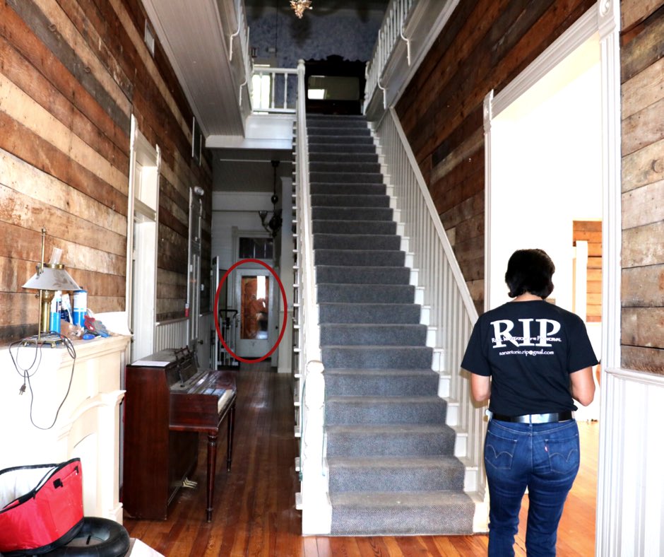 RIParanormal_'s tweet photo. An #apparition is seen in at the back door of the Prince Solms. Two pictures taken at different times with different investigators. https://t.co/zxsaNQislq