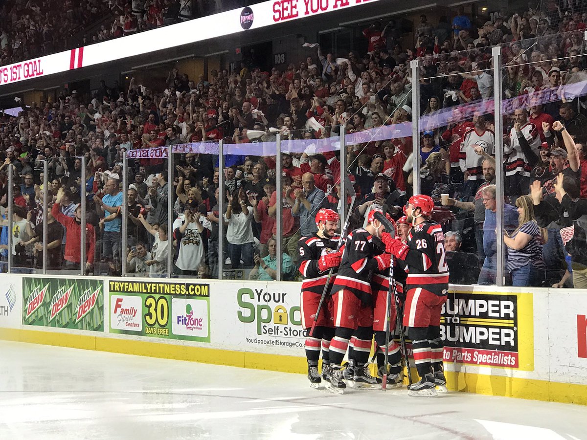 .@tylerbertuzzi ties it! 🚨🚨🚨 https://t.co/zocEjG7A7j