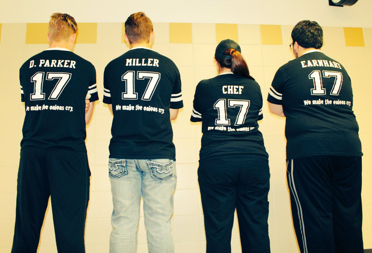 RCHSCulinary's tweet photo. It's the end of an era...oh how they've grown up #txprostart @TXRestAssoc #ProudChef #MadeInProStart #Seniors2017 #WeveGotThis #RCGoat https://t.co/ofzbghlSu7