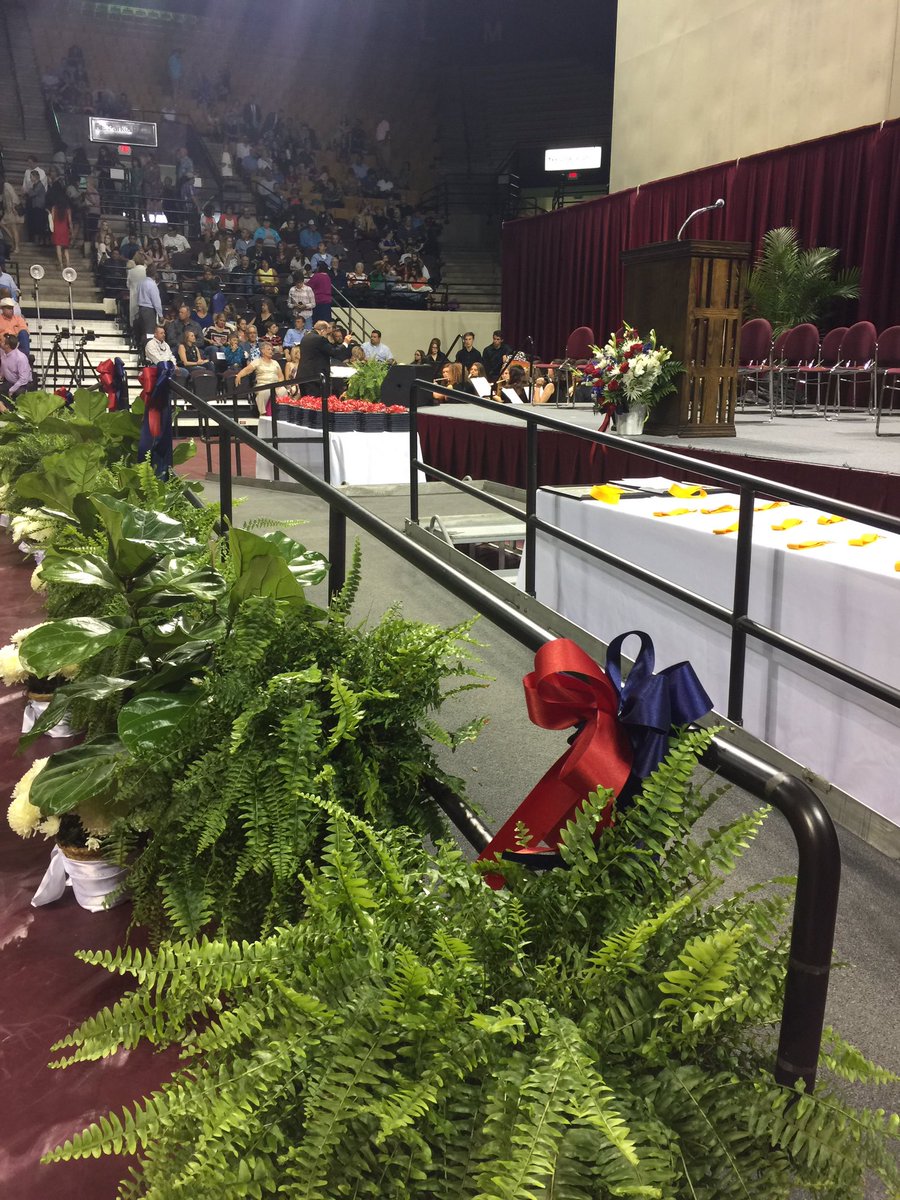WimberleyHS's tweet photo. WHS Graduation 2017! Congrats Seniors! #WHSTEXANPRIDE https://t.co/53TqpnupA1