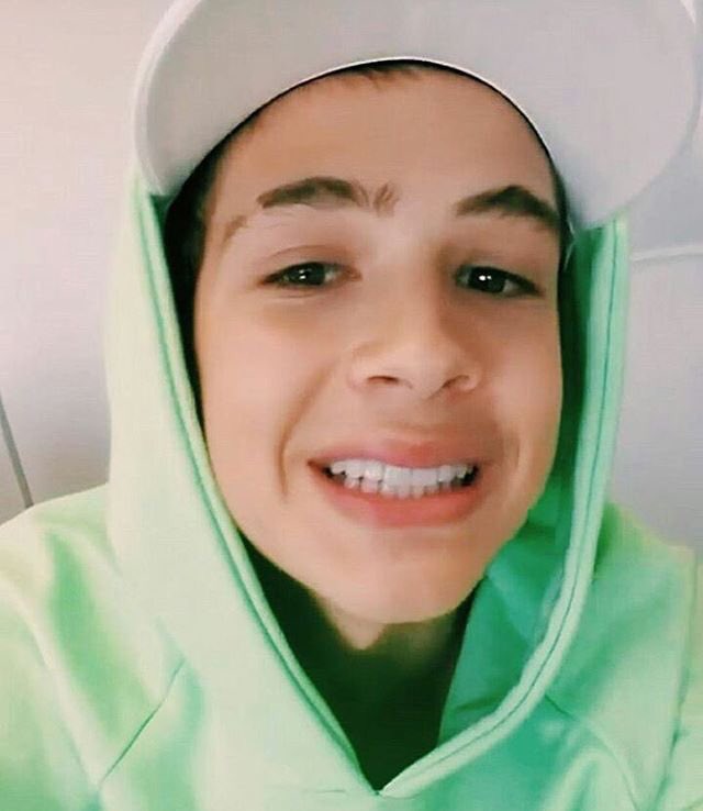 joaoguipics's tweet photo. vida
você 
e até mesmo seu nome
todos possuem quatro letras 
e eu não acredito que seja coincidência. ❤️ https://t.co/Z5wtBA0MwU
