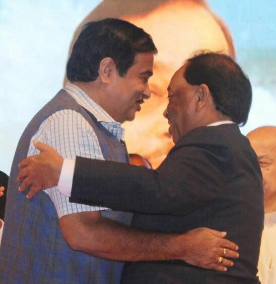 MeNarayanRane's tweet photo. केंद्रीय रस्ते व परिवहन मंत्री तसेच माझे मित्र मा. @nitin_gadkari यांना वाढदिवसाच्या हार्दिक शुभेच्छा https://t.co/fpIEEce9ac