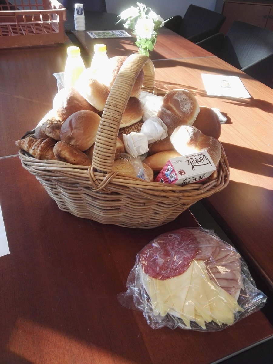 jeugdafdBpost's tweet photo. Zaterdagmorgen we starten met traditioneel ontbijt aangeboden door bakkerij Joh.Gouma. Vandaag Club van 100 jeugdtoernooi met JO7,JO9 &amp;JO11 https://t.co/PumcBNQyDh