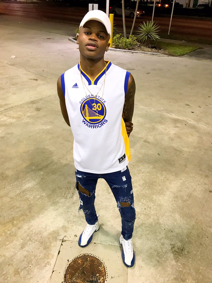 _jahdiah's tweet photo. Steph Curry with the shots🎖 https://t.co/UXdNTCHLQ8