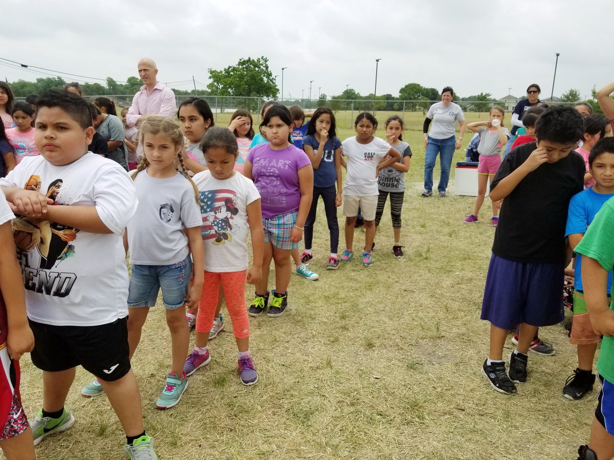 ElizabethLerma7's tweet photo. #2ndplace on #tugowar, @NISDEsparza, with our #gameface on!!! https://t.co/63PeLIBHFS