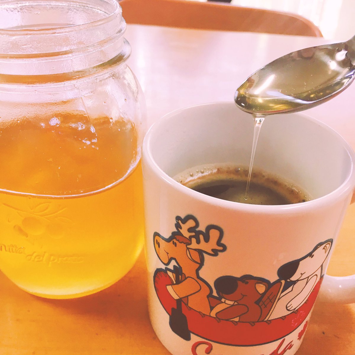 ট ইট র 三浦優奈 おはよう リバース のハチミツコーヒーが飲んでみたくて実践 砂糖よりも甘さ控えめで ほのかに香るハチミツが大人な コーヒーにしてくれる 一気にコクや深みがでるね それにしても湊かなえさんの作品は大ドンデン返しが堪らない