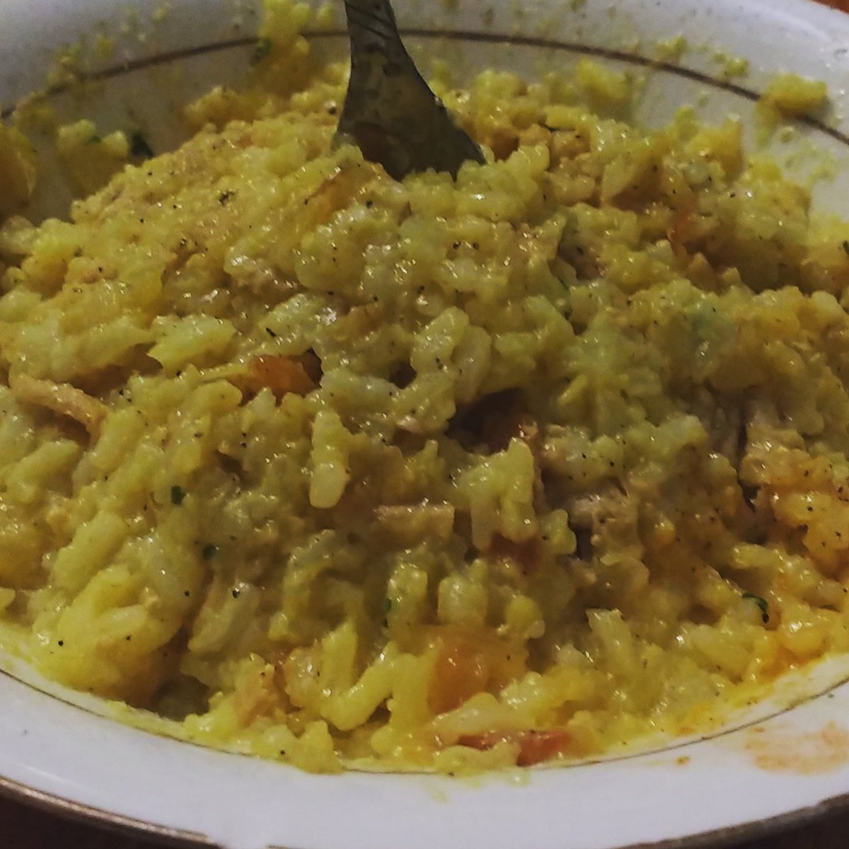 _Cman_'s tweet photo. Tried something new for supper..
Fried Pineapple Rice
#Newdish #FriedPineappleRice #vegan #veganfood but added  #turkey #differentbutgood https://t.co/JmjuoWz7hB
