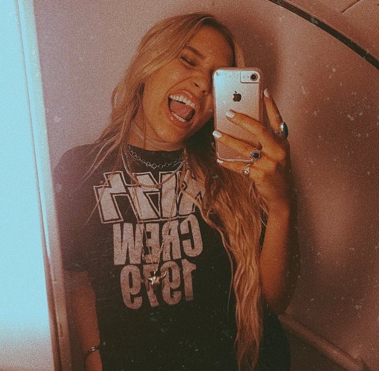 wetouchit's tweet photo. name a more beautiful human i fucking dare u. #stanher https://t.co/HPtTevVogE