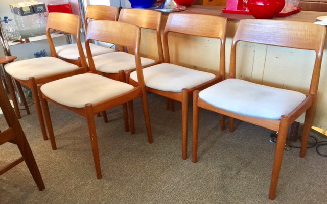 AtticTreasuresV's tweet photo. #SolidTeak #Scandinavian #MidCenturyModern Chairs, Set of Six, $1599
Light upholstery accents the warms of the solid teak https://t.co/qQ9eNuwt5x