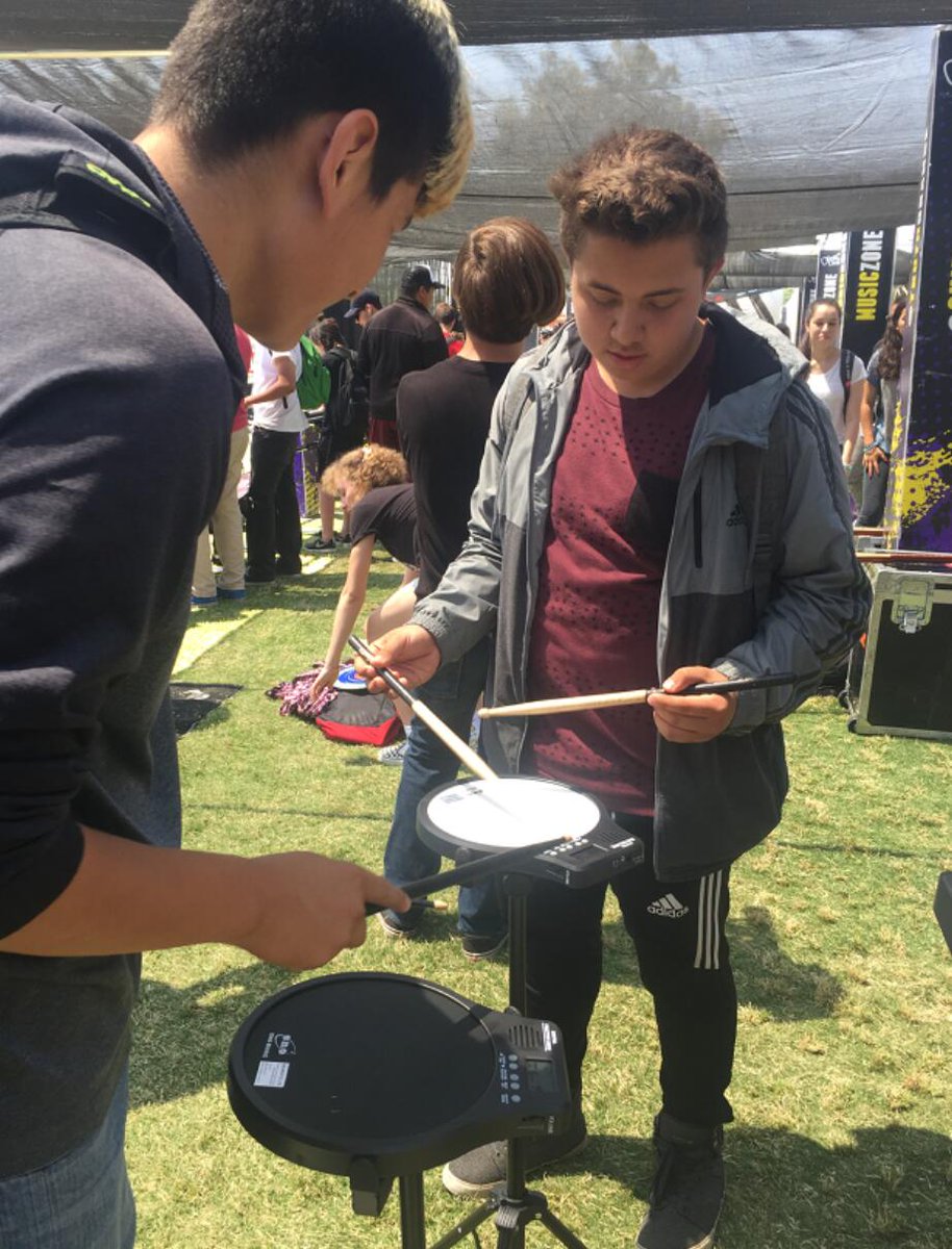 EnoAudio's tweet image. High school students like our digital drum pad very much😜