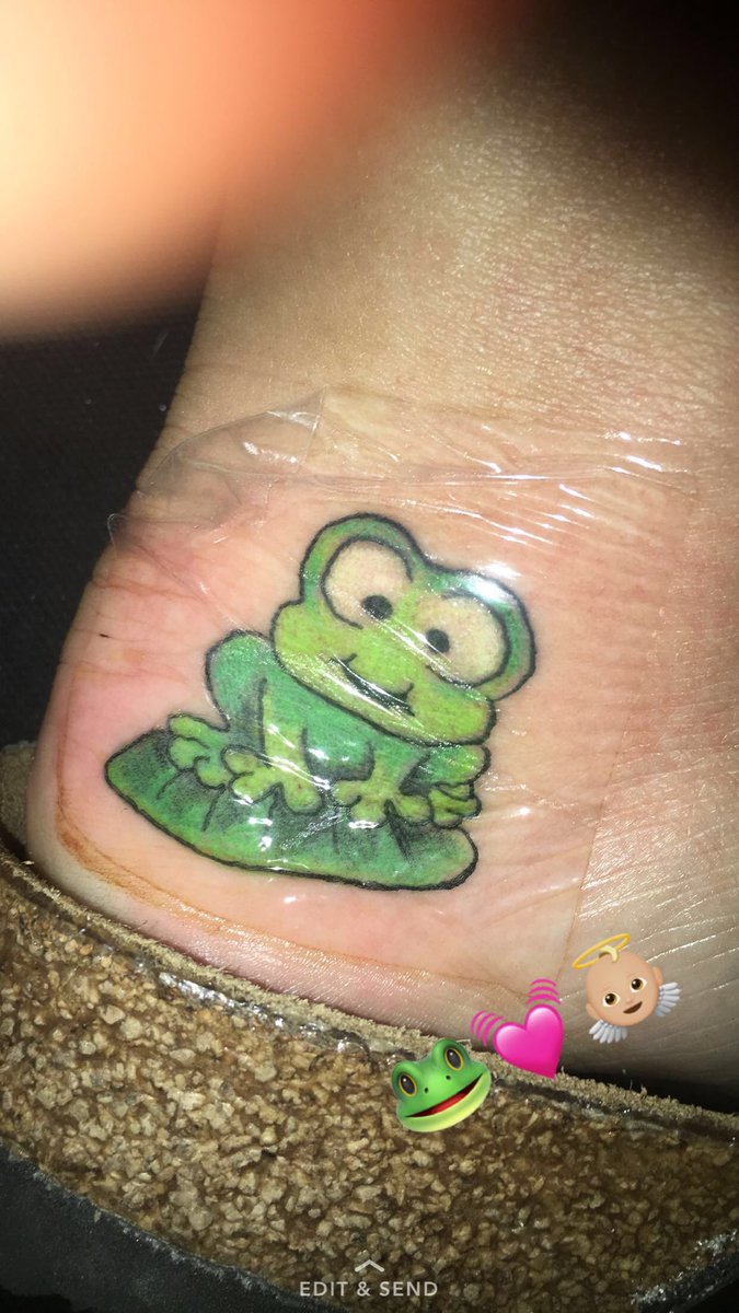 AshtynGoodyear's tweet photo. #firstandlasttat #shithurt #likeamf https://t.co/nODLWacFNF