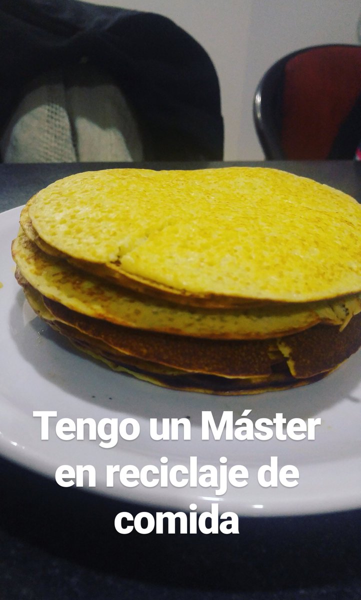 hijadevich's tweet photo. Recauchuté puré de papas de ayer y lo convertí en waffles... Con guacamole.

Alta fiesta.
#MasterGea https://t.co/h9Jdj81NQL