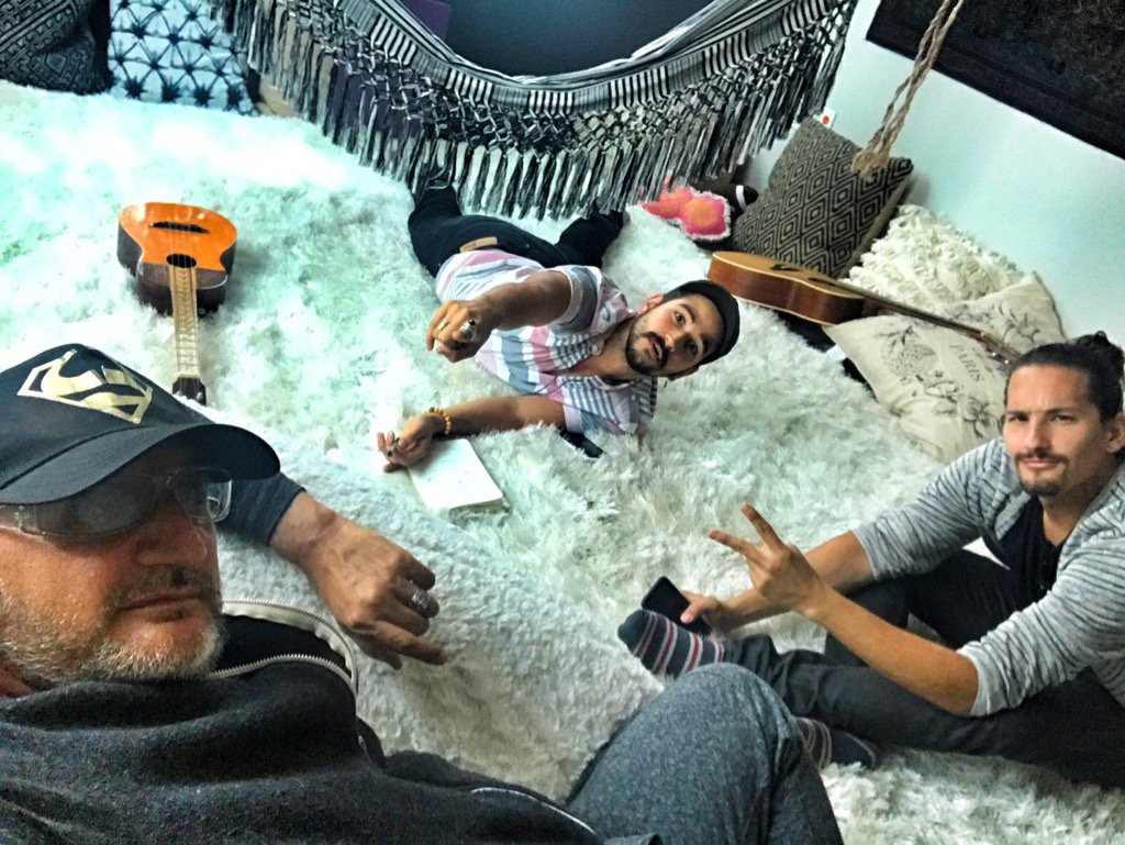 El tigre <a href="/maxlonghi/">Max Longhi</a> haciendo buena música con <a href="/MauYRicky/">Mau y Ricky</a> y <a href="/CamiloMusica/">Camilo</a> ... algo bueno saldrá !!! Tigreeeeee!!!