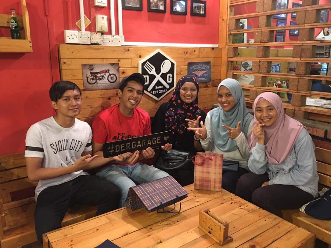 hilmi_jahaidi's tweet photo. I'm greatful to have friends who never failed to surprise me with unmatched friendship and craziness #bpturns20 #earlyparty https://t.co/gG7xSmywFS