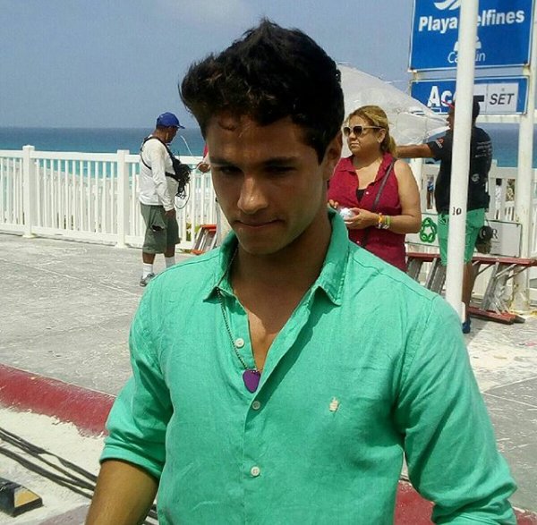 _fabandchic's tweet photo. Michael en Cancun grabando #SoyLuna3 @Michaelronda https://t.co/61zUIH3WpX