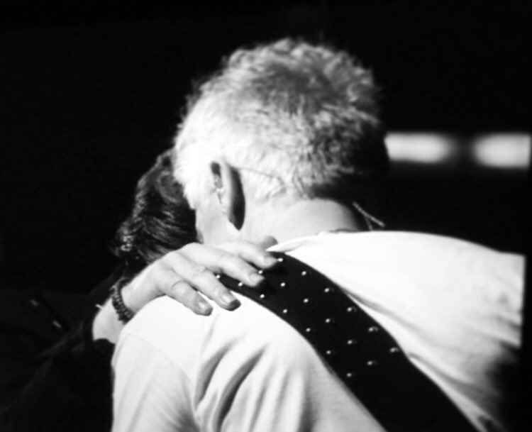 WandaFischetti's tweet photo. RT U2Changa : "Brothers" ๐ญ๐ญ๐ #one โ๐ป #U2TheJoshuaTreeTour2017 #U2 #U2Dallas #Bono #AdamClayton https://t.co/7WEClV8dIW