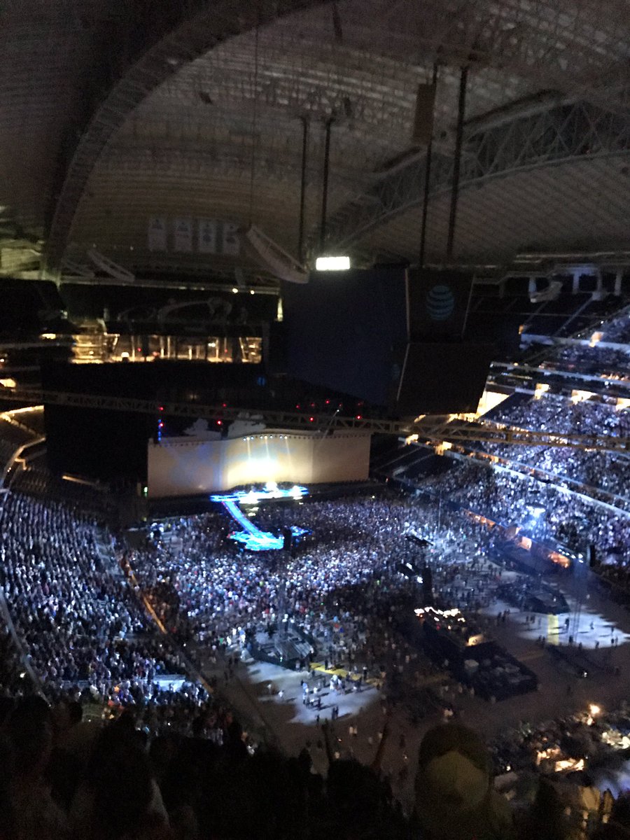 AdamTroxtell's tweet photo. @u2 just won't stop, which is good because they shouldn't #U2TheJoshuaTree2017 #IWillFollow https://t.co/5W69kb5UAr