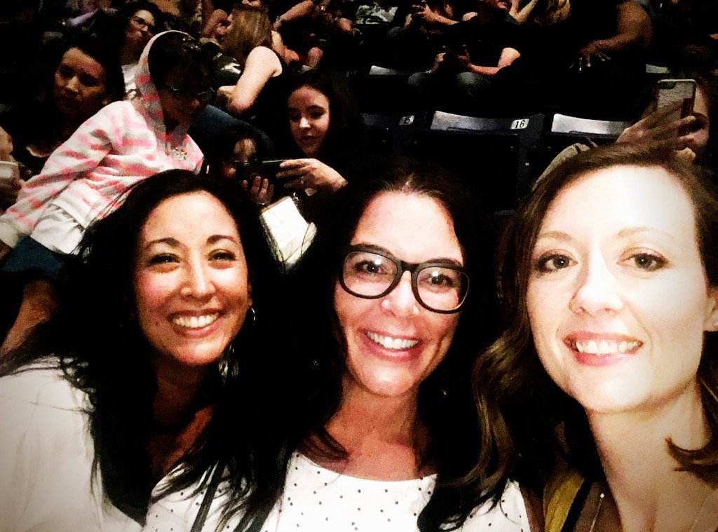 AmyTregre's tweet photo. #thankful4AZ @callenswanson  Best Concert Ever #TotalPackageTour https://t.co/cvr3bwShmC