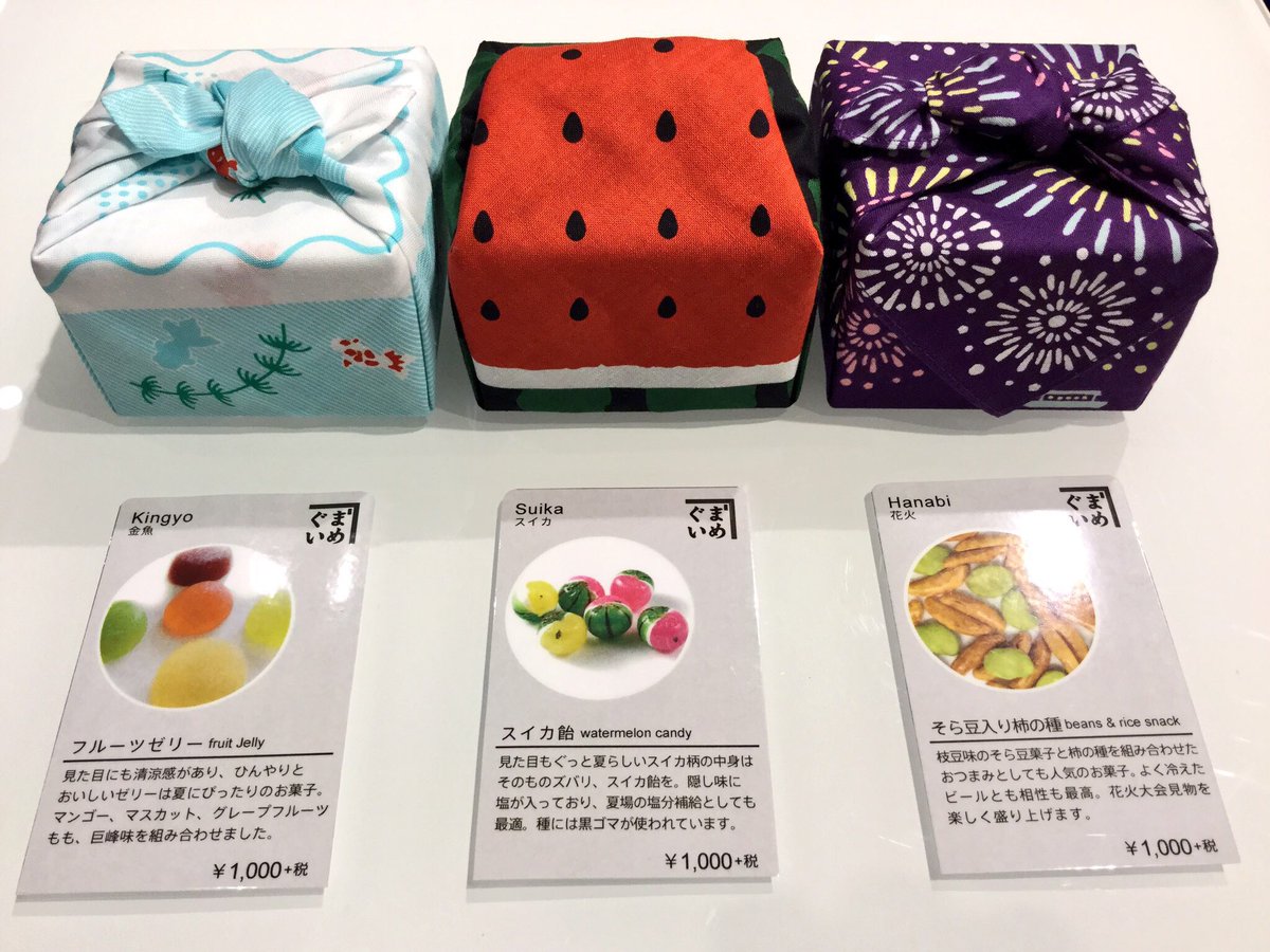 Itoya Topdrawer 東京ミッドタウン 東京ミッドタウン店 手拭い専門店 かまわぬ さんより 初夏を感じる まめぐい が入荷 お菓子を包む染布は ミニハンカチにはもちろん 小物を包んでも 新柄のシロクマとペンギンの後ろ姿がお気に入り