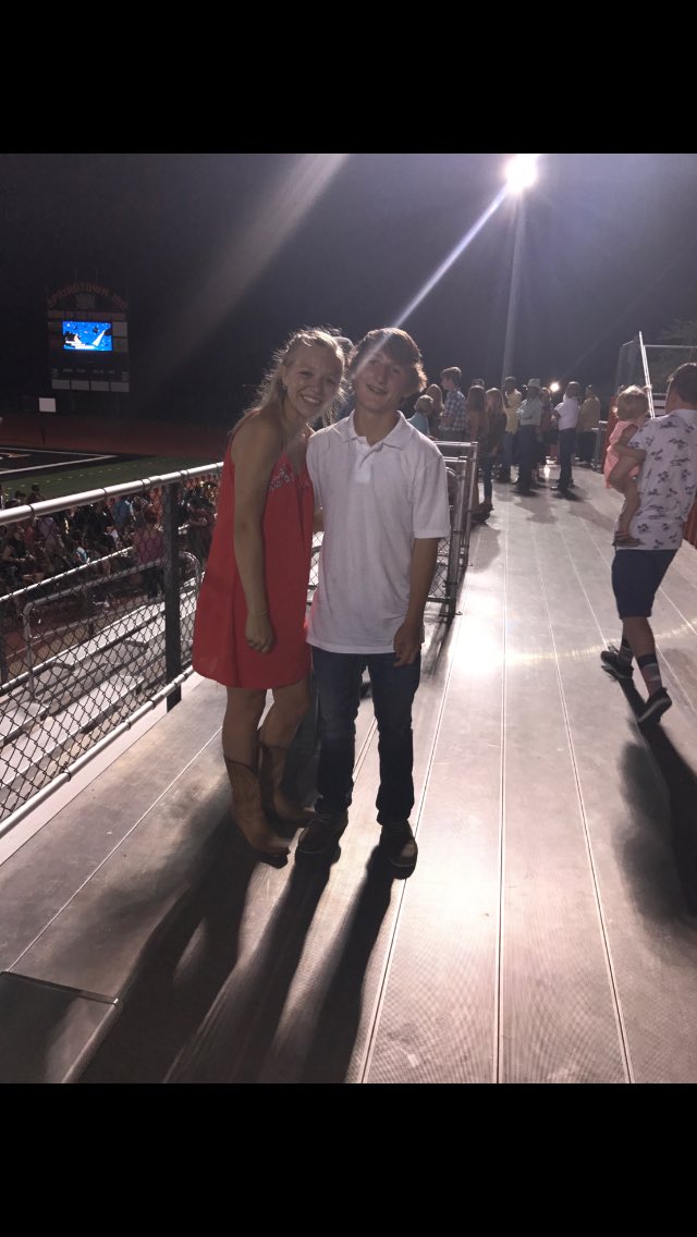 LandaLucille's tweet photo. 🎓❤️😩 @Aaron_Foster121 @_verzale_ @browning_mika @MakaylaMayalynn @fryer_courtney @canyonparker15 https://t.co/1YZTcui018