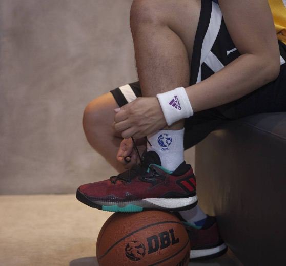 Anak Basket Wajib Tau Cara Bedain Sepatu Ori dan KW? Cek Disini!

Baca selengkapnya:
dblindonesia.com/v2/news/anak-b…