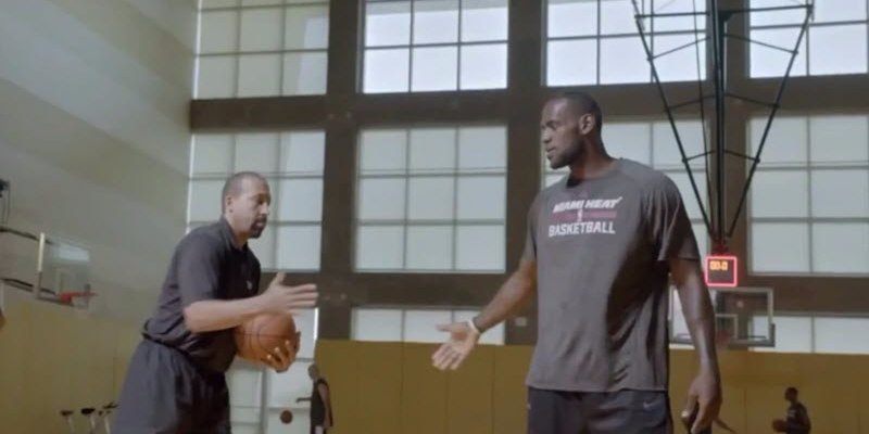 BusinessInsider's tweet photo. LeBron James once put an assistant coach in one of his commercials as a wedding present https://t.co/S801rhgKSt https://t.co/irtILFfpUc